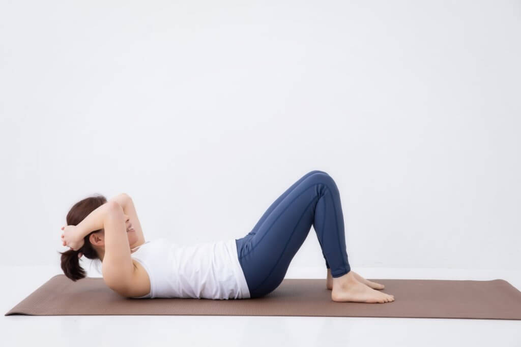 トレーニングしている女性